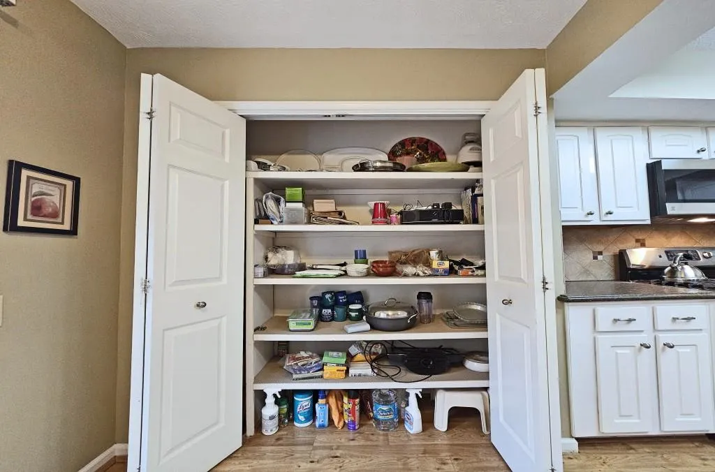 604 Dunwoody Chace, Sandy Springs, Georgia 30328, 3 Bedrooms Bedrooms, ,2 BathroomsBathrooms,Residential,Sold,604 Dunwoody Chace,7356613