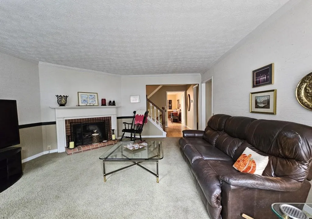 604 Dunwoody Chace, Sandy Springs, Georgia 30328, 3 Bedrooms Bedrooms, ,2 BathroomsBathrooms,Residential,Sold,604 Dunwoody Chace,7356613