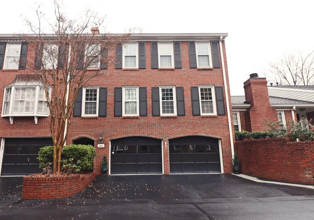 604 Dunwoody Chace, Sandy Springs, Georgia 30328, 3 Bedrooms Bedrooms, ,2 BathroomsBathrooms,Residential,Sold,604 Dunwoody Chace,7356613