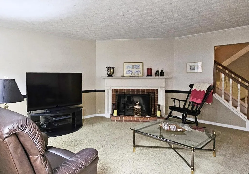 604 Dunwoody Chace, Sandy Springs, Georgia 30328, 3 Bedrooms Bedrooms, ,2 BathroomsBathrooms,Residential,Sold,604 Dunwoody Chace,7356613