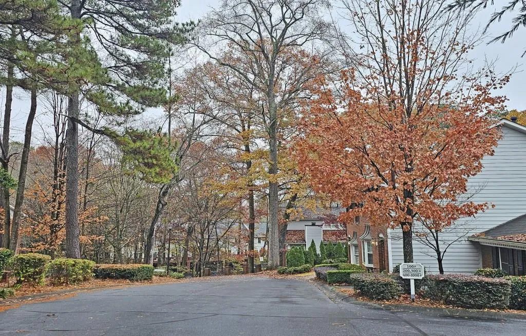 604 Dunwoody Chace, Sandy Springs, Georgia 30328, 3 Bedrooms Bedrooms, ,2 BathroomsBathrooms,Residential,Sold,604 Dunwoody Chace,7356613