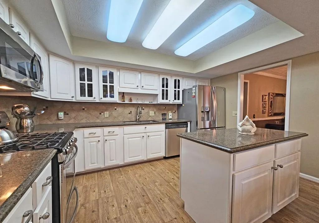 604 Dunwoody Chace, Sandy Springs, Georgia 30328, 3 Bedrooms Bedrooms, ,2 BathroomsBathrooms,Residential,Sold,604 Dunwoody Chace,7356613