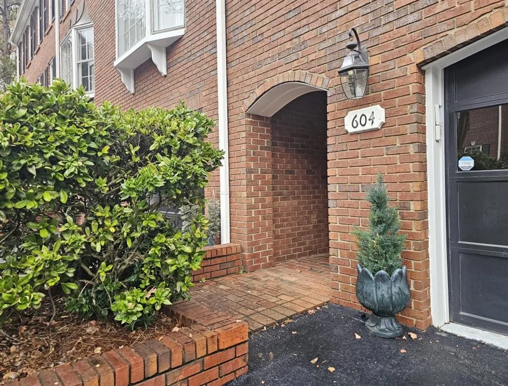 604 Dunwoody Chace, Sandy Springs, Georgia 30328, 3 Bedrooms Bedrooms, ,2 BathroomsBathrooms,Residential,Sold,604 Dunwoody Chace,7356613