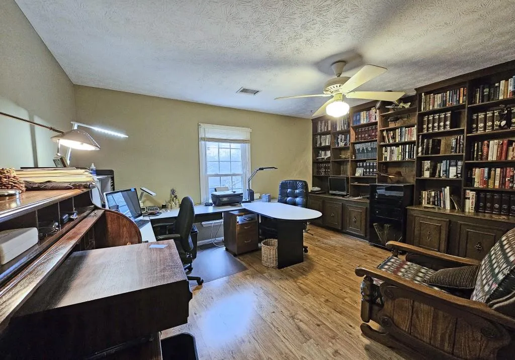 604 Dunwoody Chace, Sandy Springs, Georgia 30328, 3 Bedrooms Bedrooms, ,2 BathroomsBathrooms,Residential,Sold,604 Dunwoody Chace,7356613