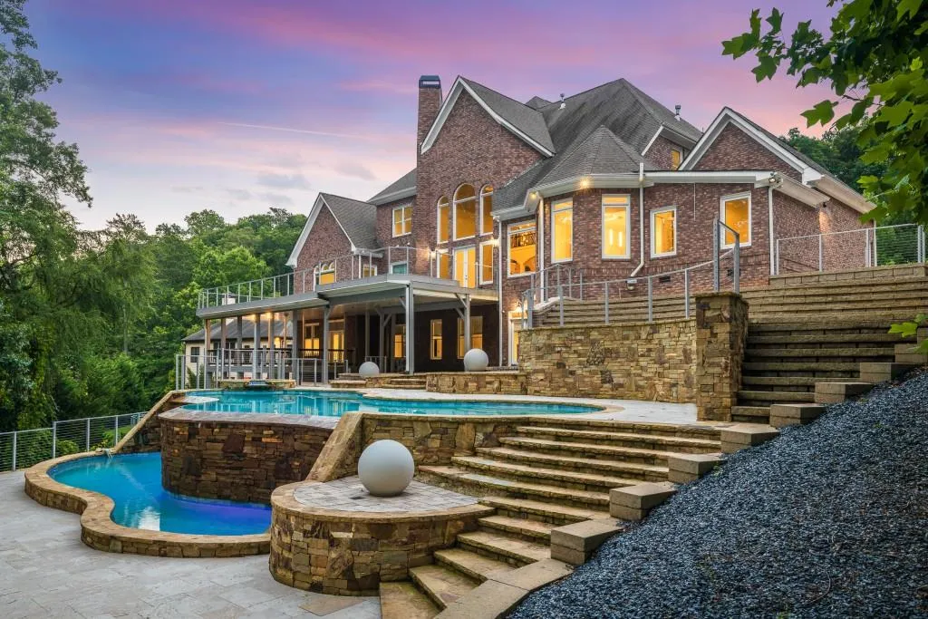 8345 Grogans Ferry Road, Sandy Springs, Georgia 30350, 6 Bedrooms Bedrooms, ,6 BathroomsBathrooms,Residential,Sold,8345 Grogans Ferry Road,6752123