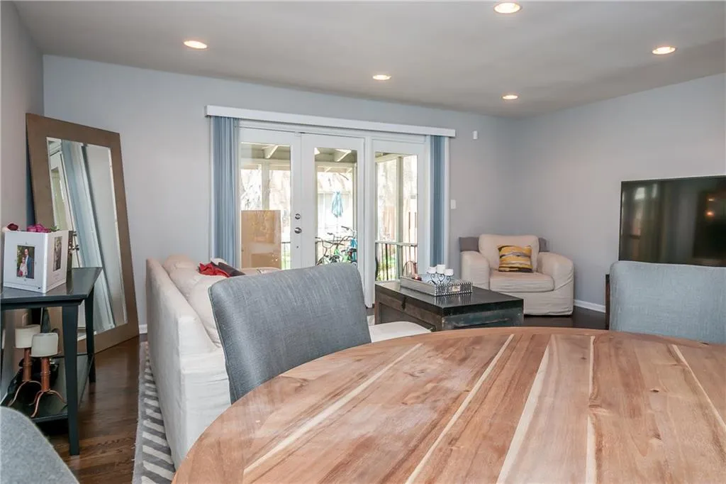 6700 Roswell Road Unit 20b, Sandy Springs, Georgia 30328, 2 Bedrooms Bedrooms, ,1 BathroomBathrooms,Residential,Sold,6700 Roswell Road Unit 20b,5677056