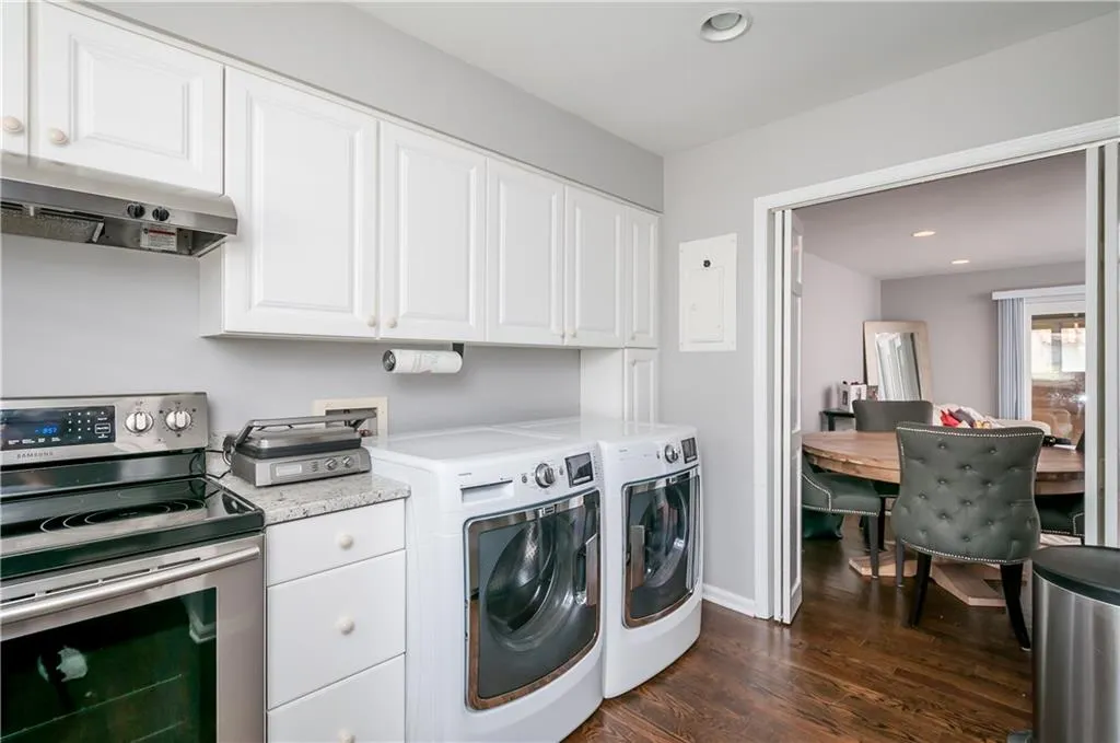 6700 Roswell Road Unit 20b, Sandy Springs, Georgia 30328, 2 Bedrooms Bedrooms, ,1 BathroomBathrooms,Residential,Sold,6700 Roswell Road Unit 20b,5677056