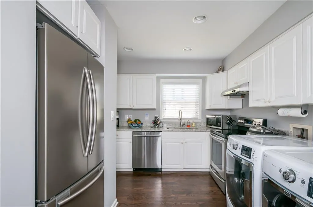 6700 Roswell Road Unit 20b, Sandy Springs, Georgia 30328, 2 Bedrooms Bedrooms, ,1 BathroomBathrooms,Residential,Sold,6700 Roswell Road Unit 20b,5677056