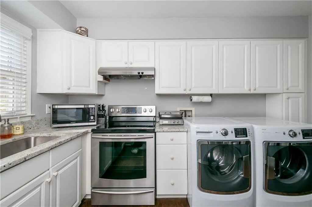 6700 Roswell Road Unit 20b, Sandy Springs, Georgia 30328, 2 Bedrooms Bedrooms, ,1 BathroomBathrooms,Residential,Sold,6700 Roswell Road Unit 20b,5677056