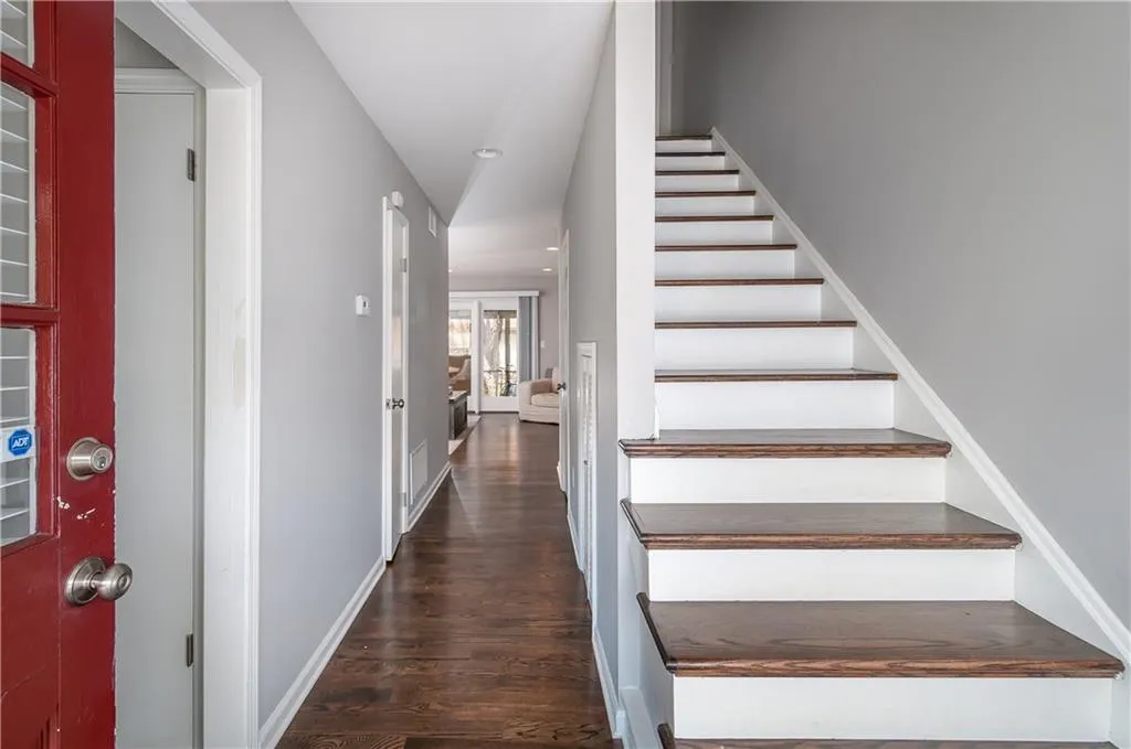 6700 Roswell Road Unit 20b, Sandy Springs, Georgia 30328, 2 Bedrooms Bedrooms, ,1 BathroomBathrooms,Residential,Sold,6700 Roswell Road Unit 20b,5677056
