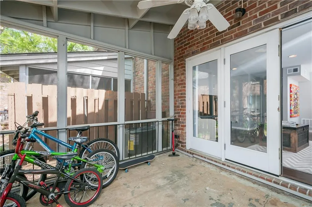 6700 Roswell Road Unit 20b, Sandy Springs, Georgia 30328, 2 Bedrooms Bedrooms, ,1 BathroomBathrooms,Residential,Sold,6700 Roswell Road Unit 20b,5677056
