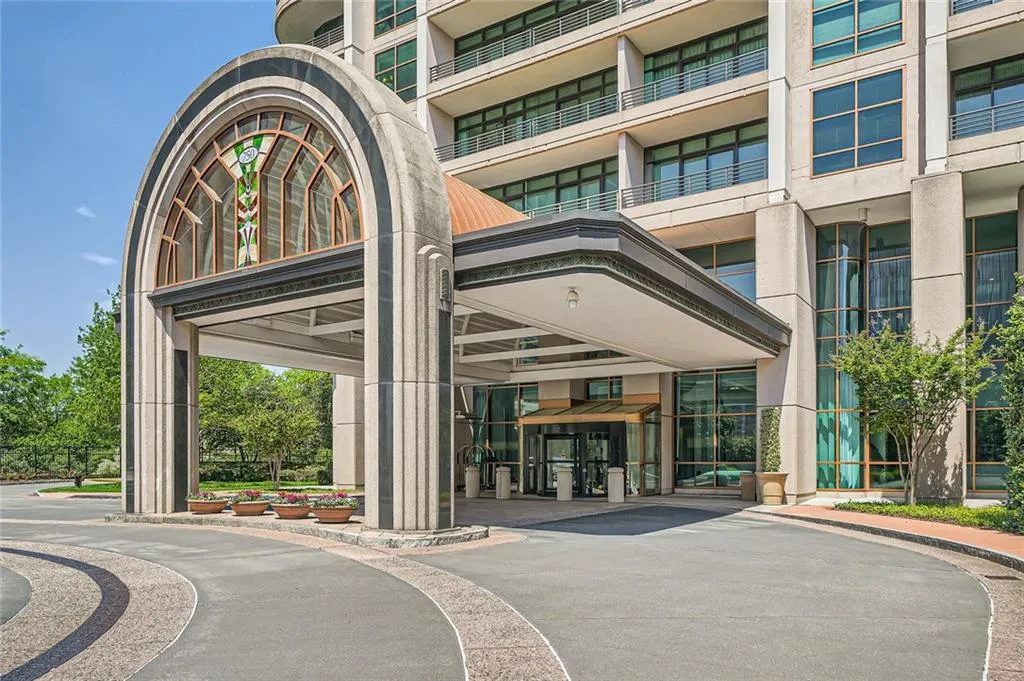 750 Park Avenue Ne Unit 18s, Atlanta, Georgia 30326, 3 Bedrooms Bedrooms, ,3 BathroomsBathrooms,Residential,Sold,750 Park Avenue Ne Unit 18s,7553149