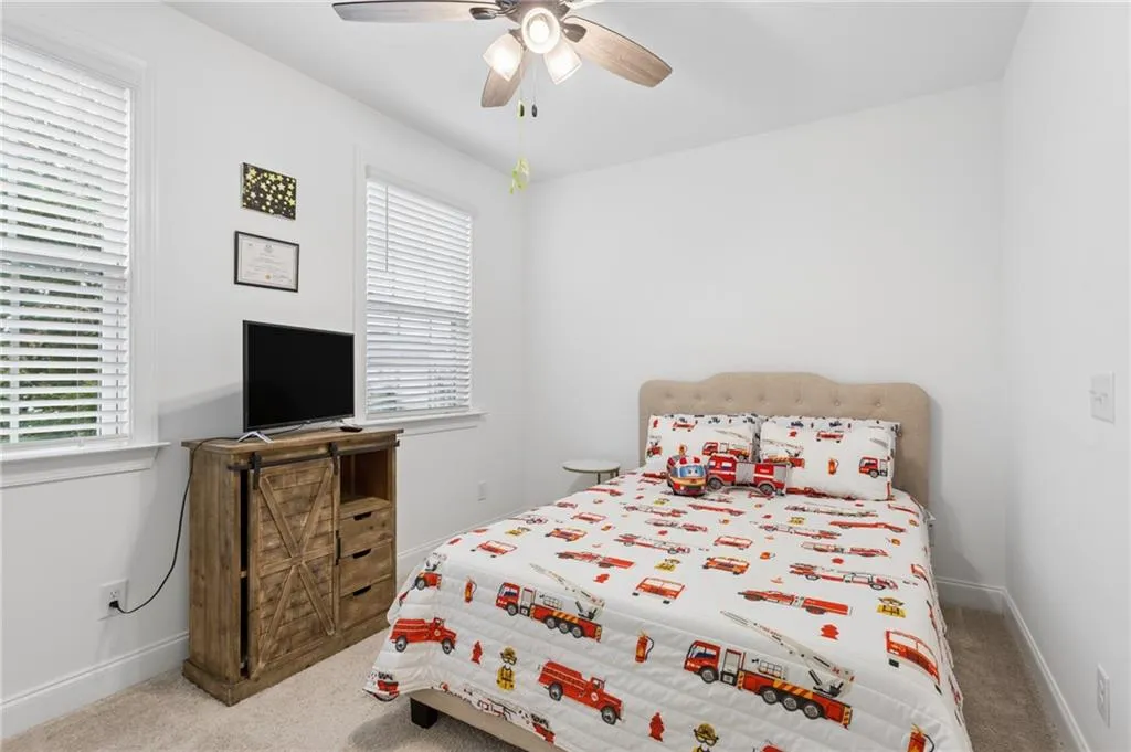 Secondary bedroom with en-suite bath