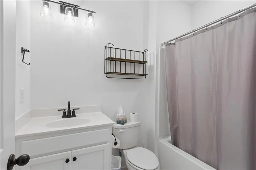 En-suite bath