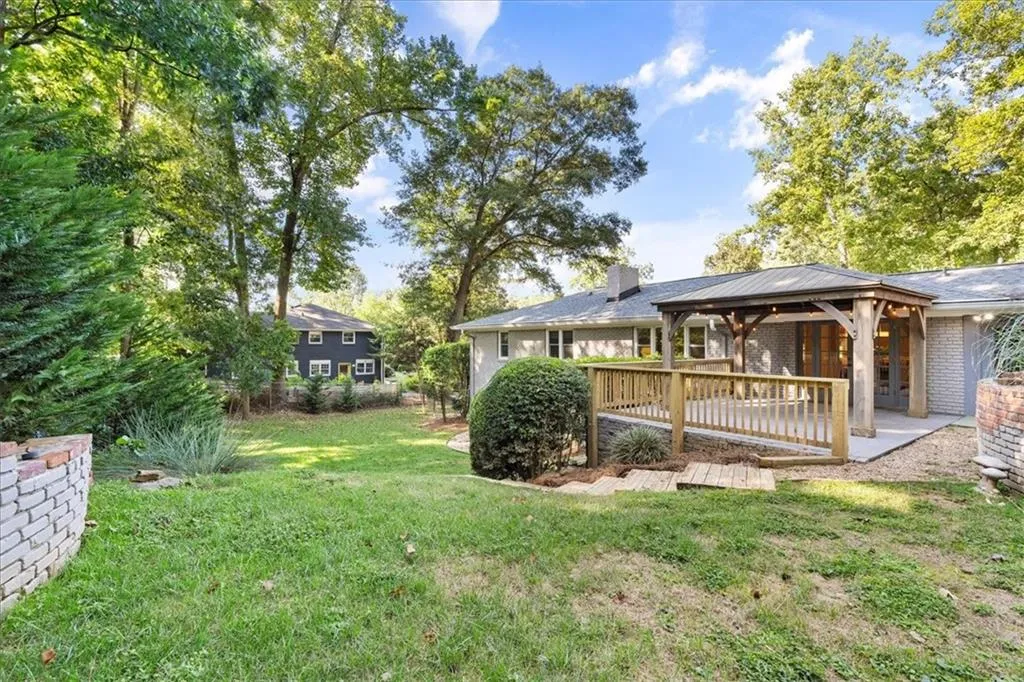 440 Montevallo Drive, Atlanta, Georgia 30342, 4 Bedrooms Bedrooms, ,3 BathroomsBathrooms,Residential,Sold,440 Montevallo Drive,7272006