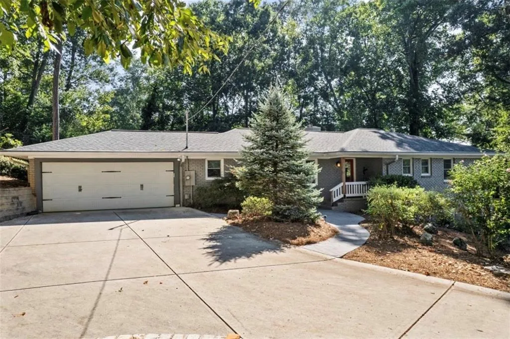440 Montevallo Drive, Atlanta, Georgia 30342, 4 Bedrooms Bedrooms, ,3 BathroomsBathrooms,Residential,Sold,440 Montevallo Drive,7272006