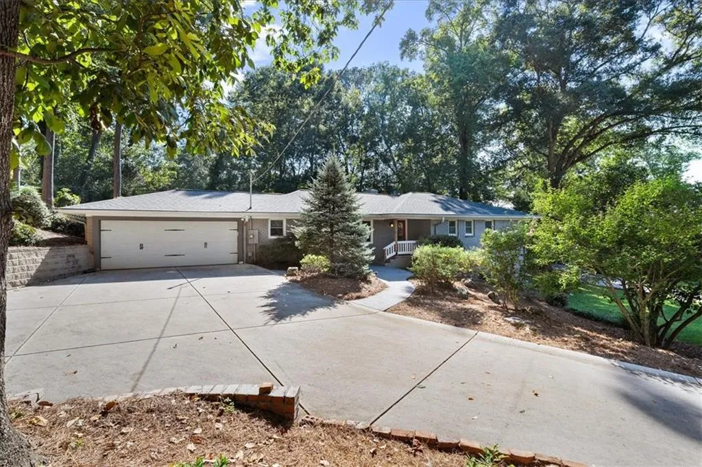 440 Montevallo Drive, Atlanta, Georgia 30342, 4 Bedrooms Bedrooms, ,3 BathroomsBathrooms,Residential,Sold,440 Montevallo Drive,7272006