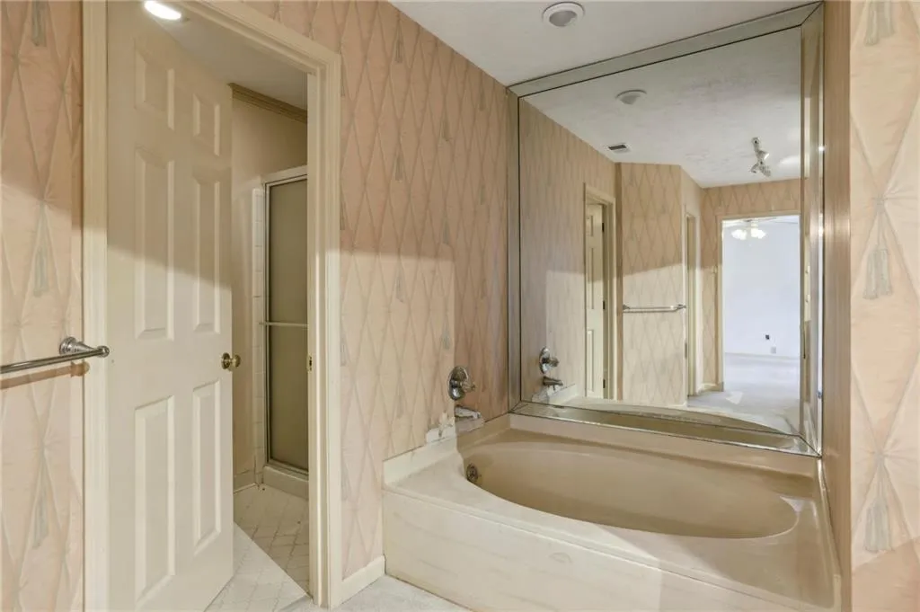 803 Dunwoody Chace, Sandy Springs, Georgia 30328, 2 Bedrooms Bedrooms, ,2 BathroomsBathrooms,Residential,Sold,803 Dunwoody Chace,7465160