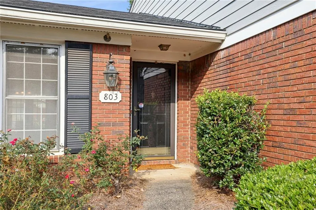 803 Dunwoody Chace, Sandy Springs, Georgia 30328, 2 Bedrooms Bedrooms, ,2 BathroomsBathrooms,Residential,Sold,803 Dunwoody Chace,7465160