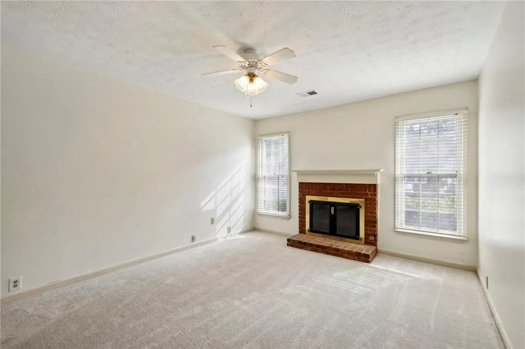 803 Dunwoody Chace, Sandy Springs, Georgia 30328, 2 Bedrooms Bedrooms, ,2 BathroomsBathrooms,Residential,Sold,803 Dunwoody Chace,7465160