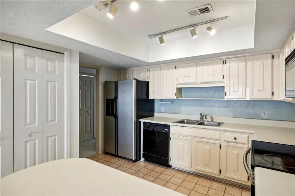 803 Dunwoody Chace, Sandy Springs, Georgia 30328, 2 Bedrooms Bedrooms, ,2 BathroomsBathrooms,Residential,Sold,803 Dunwoody Chace,7465160