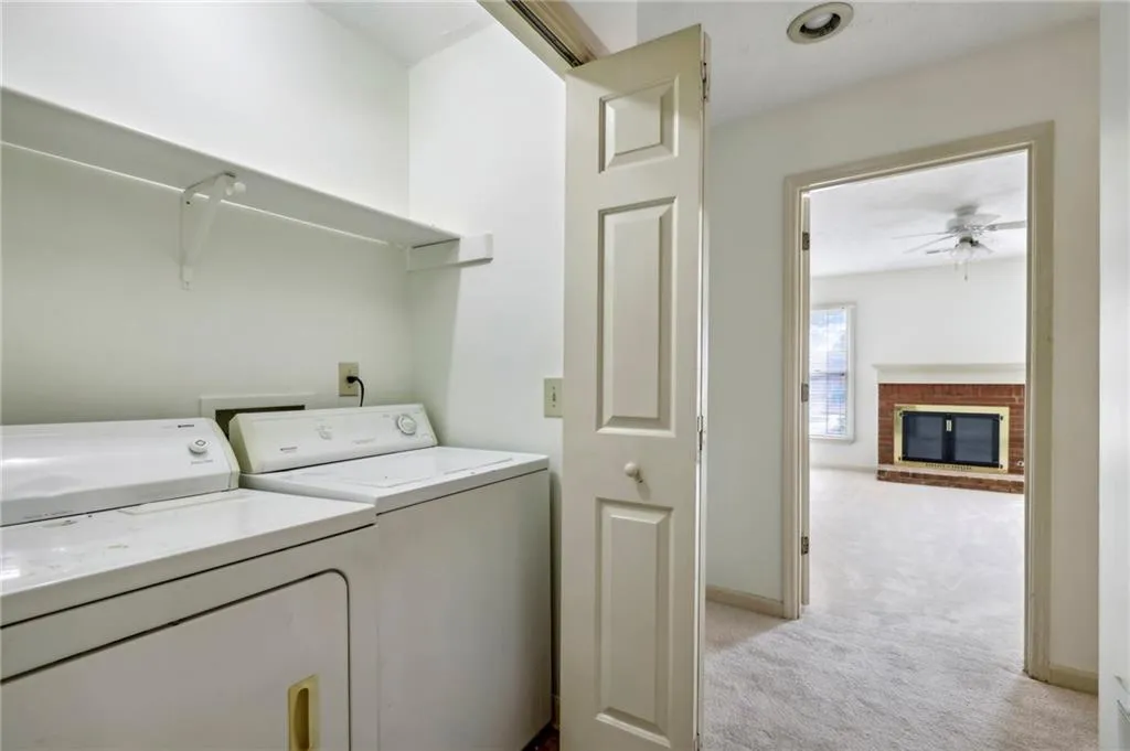 803 Dunwoody Chace, Sandy Springs, Georgia 30328, 2 Bedrooms Bedrooms, ,2 BathroomsBathrooms,Residential,Sold,803 Dunwoody Chace,7465160