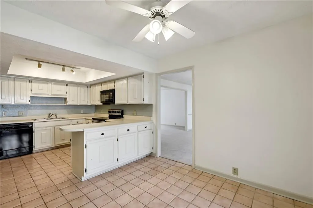 803 Dunwoody Chace, Sandy Springs, Georgia 30328, 2 Bedrooms Bedrooms, ,2 BathroomsBathrooms,Residential,Sold,803 Dunwoody Chace,7465160