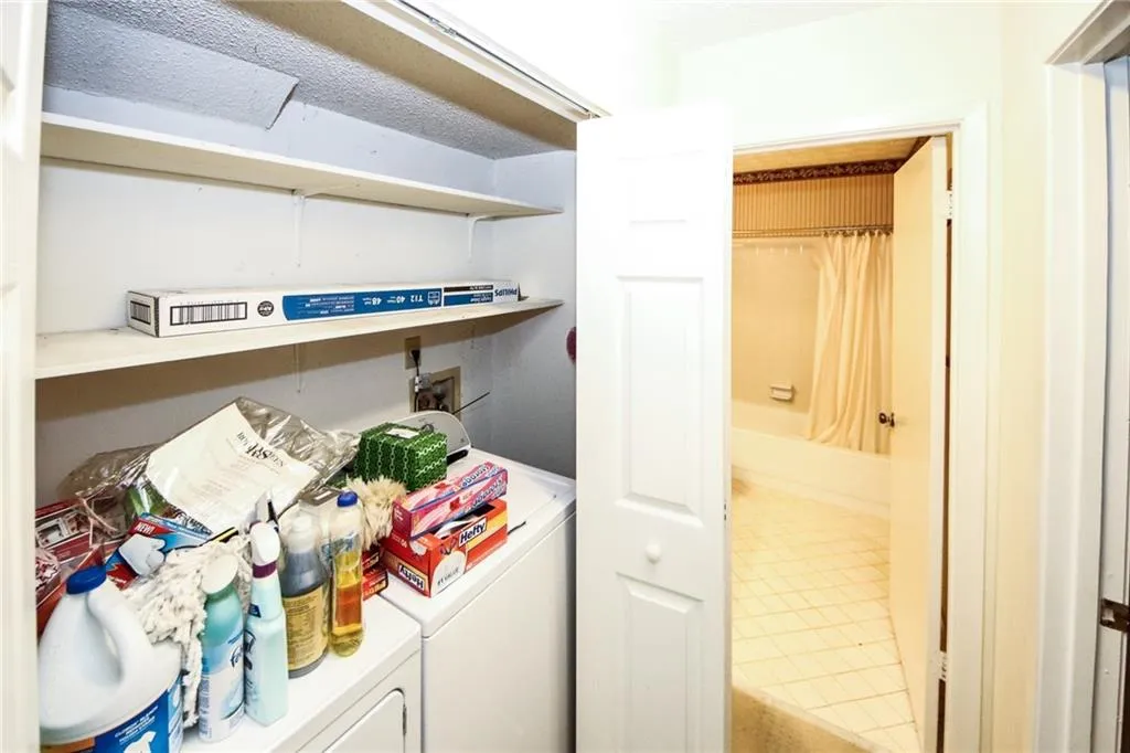 36 Dunwoody Springs Drive, Sandy Springs, Georgia 30328, 2 Bedrooms Bedrooms, ,2 BathroomsBathrooms,Residential,Sold,36 Dunwoody Springs Drive,7043566