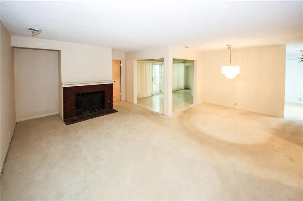 36 Dunwoody Springs Drive, Sandy Springs, Georgia 30328, 2 Bedrooms Bedrooms, ,2 BathroomsBathrooms,Residential,Sold,36 Dunwoody Springs Drive,7043566