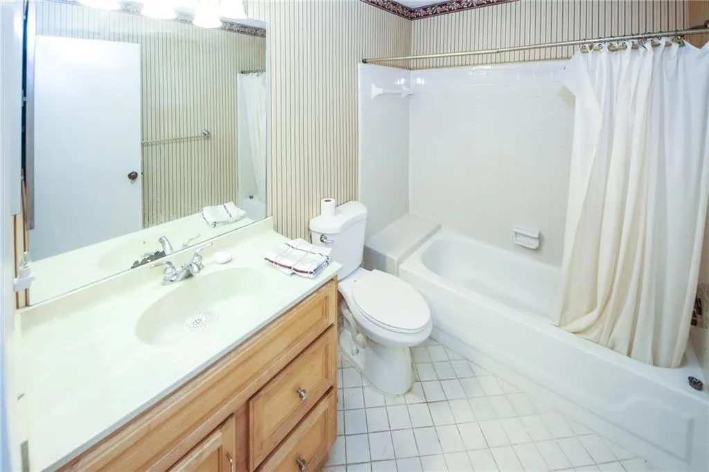 36 Dunwoody Springs Drive, Sandy Springs, Georgia 30328, 2 Bedrooms Bedrooms, ,2 BathroomsBathrooms,Residential,Sold,36 Dunwoody Springs Drive,7043566