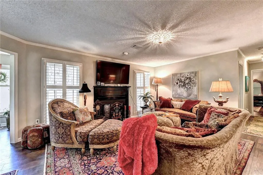 111 Bainbridge Drive, Atlanta, Georgia 30327, 2 Bedrooms Bedrooms, ,2 BathroomsBathrooms,Residential,Sold,111 Bainbridge Drive,7029709