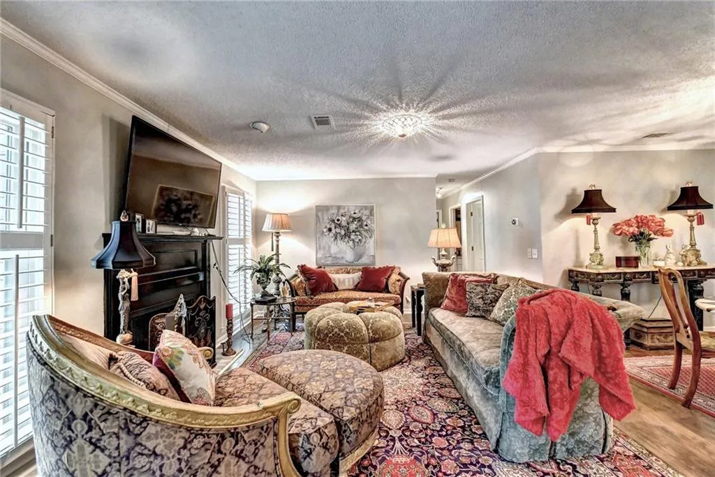 111 Bainbridge Drive, Atlanta, Georgia 30327, 2 Bedrooms Bedrooms, ,2 BathroomsBathrooms,Residential,Sold,111 Bainbridge Drive,7029709