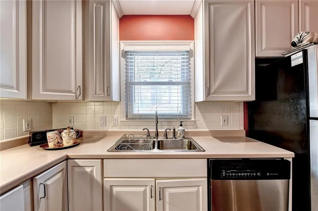 111 Bainbridge Drive, Atlanta, Georgia 30327, 2 Bedrooms Bedrooms, ,2 BathroomsBathrooms,Residential,Sold,111 Bainbridge Drive,7029709