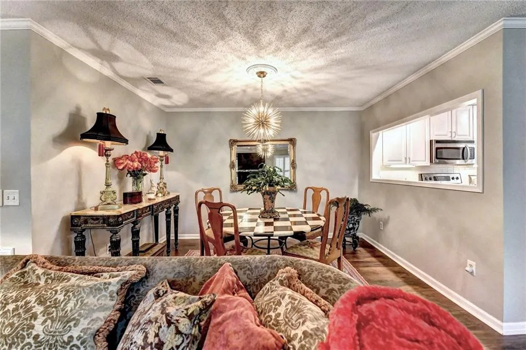 111 Bainbridge Drive, Atlanta, Georgia 30327, 2 Bedrooms Bedrooms, ,2 BathroomsBathrooms,Residential,Sold,111 Bainbridge Drive,7029709