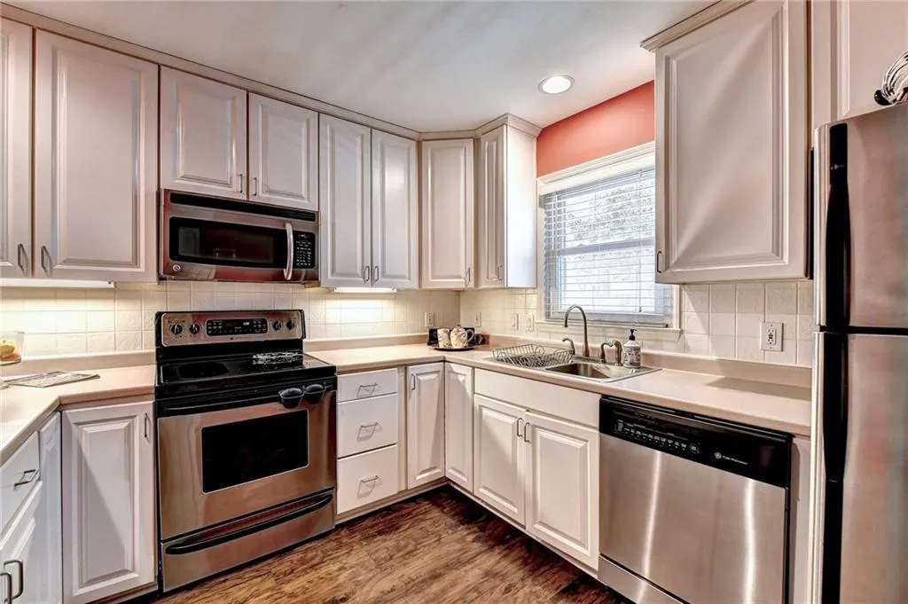 111 Bainbridge Drive, Atlanta, Georgia 30327, 2 Bedrooms Bedrooms, ,2 BathroomsBathrooms,Residential,Sold,111 Bainbridge Drive,7029709