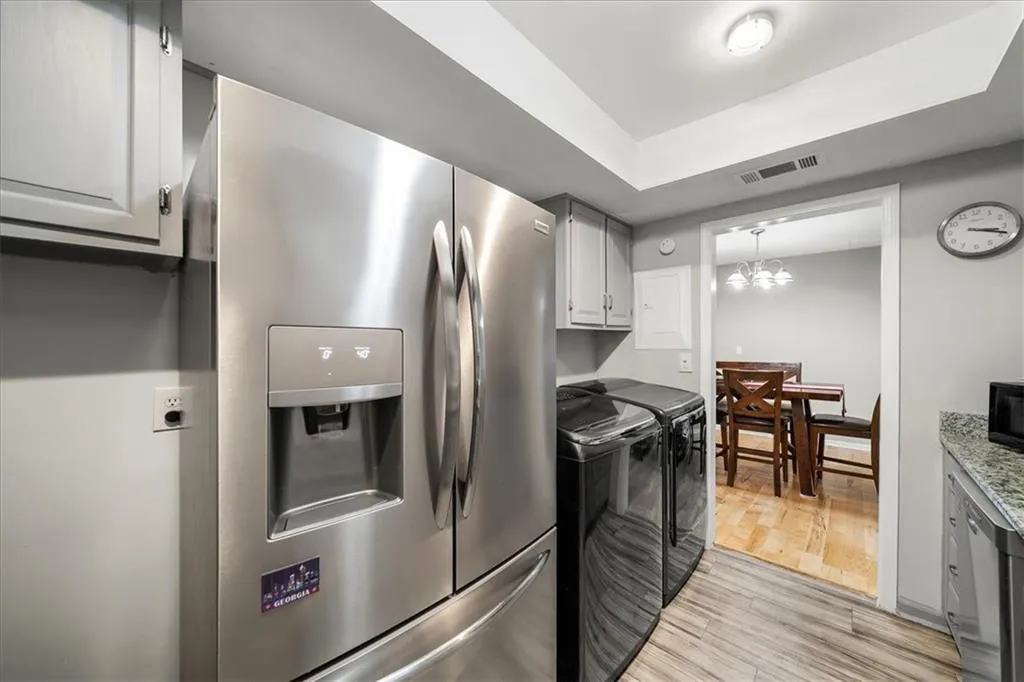 6851 Roswell Road Unit H12, Atlanta, Georgia 30328, 2 Bedrooms Bedrooms, ,2 BathroomsBathrooms,Residential,Sold,6851 Roswell Road Unit H12,7572480