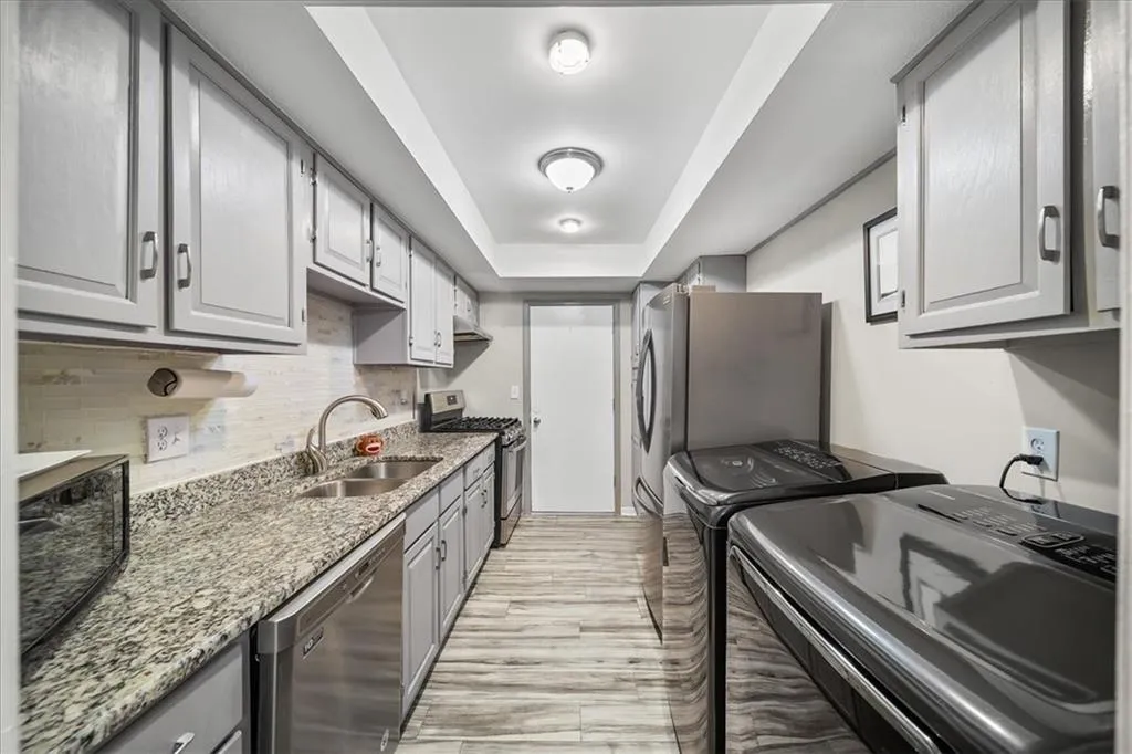 6851 Roswell Road Unit H12, Atlanta, Georgia 30328, 2 Bedrooms Bedrooms, ,2 BathroomsBathrooms,Residential,Sold,6851 Roswell Road Unit H12,7572480