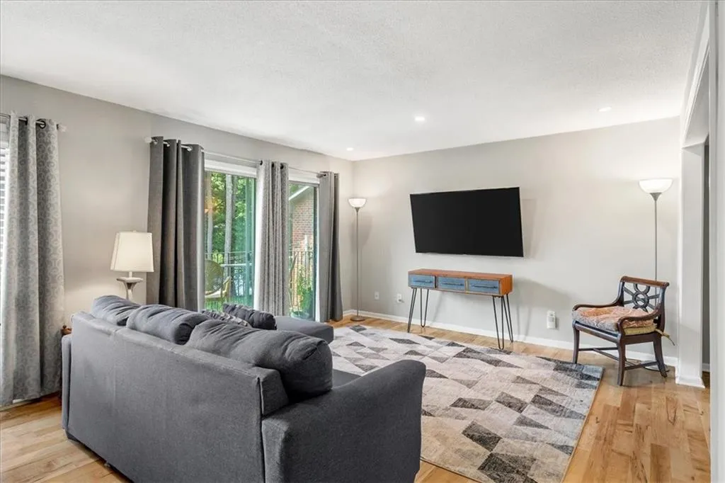 6851 Roswell Road Unit H12, Atlanta, Georgia 30328, 2 Bedrooms Bedrooms, ,2 BathroomsBathrooms,Residential,Sold,6851 Roswell Road Unit H12,7572480