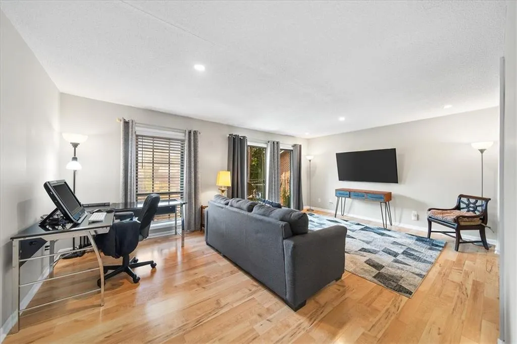 6851 Roswell Road Unit H12, Atlanta, Georgia 30328, 2 Bedrooms Bedrooms, ,2 BathroomsBathrooms,Residential,Sold,6851 Roswell Road Unit H12,7572480