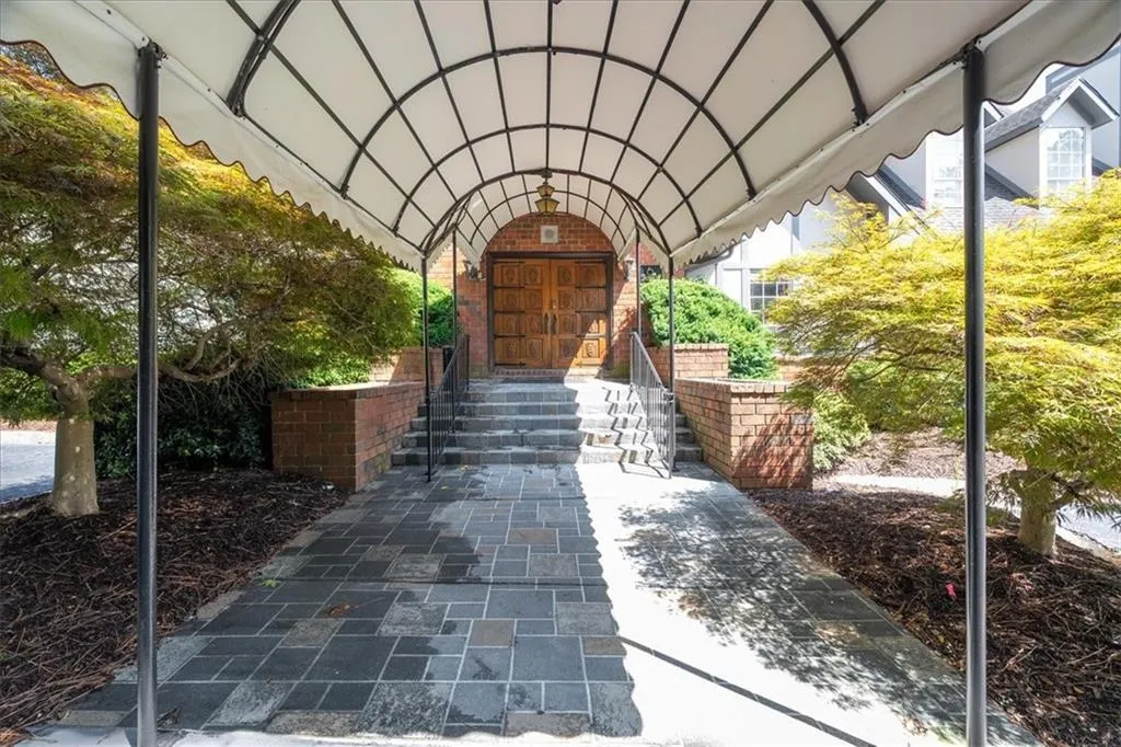 6851 Roswell Road Unit H12, Atlanta, Georgia 30328, 2 Bedrooms Bedrooms, ,2 BathroomsBathrooms,Residential,Sold,6851 Roswell Road Unit H12,7572480