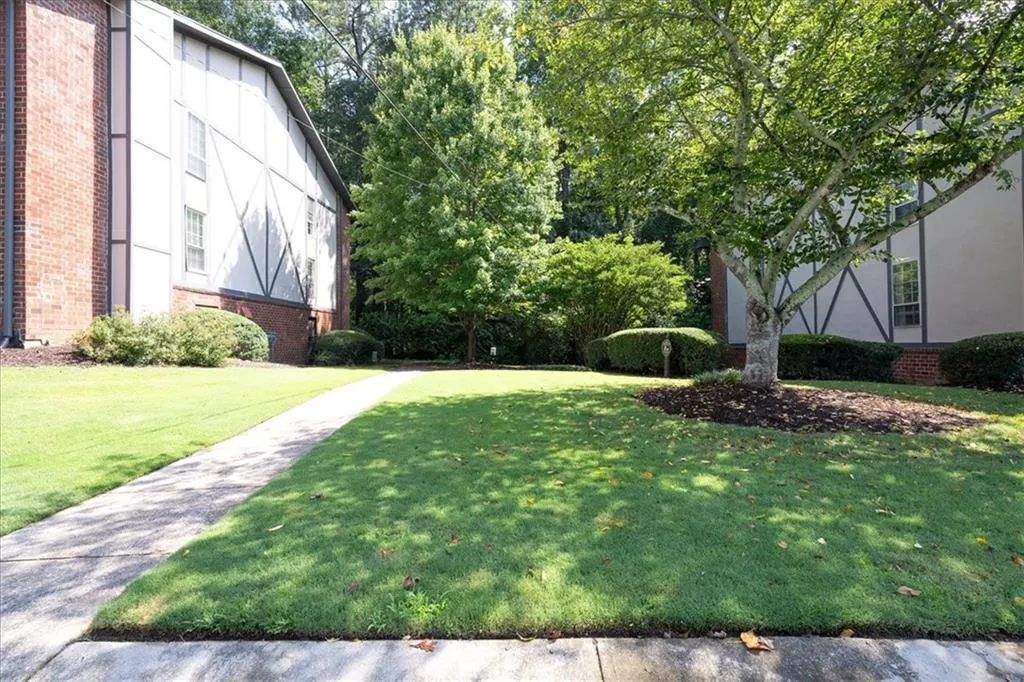 6851 Roswell Road Unit H12, Atlanta, Georgia 30328, 2 Bedrooms Bedrooms, ,2 BathroomsBathrooms,Residential,Sold,6851 Roswell Road Unit H12,7572480