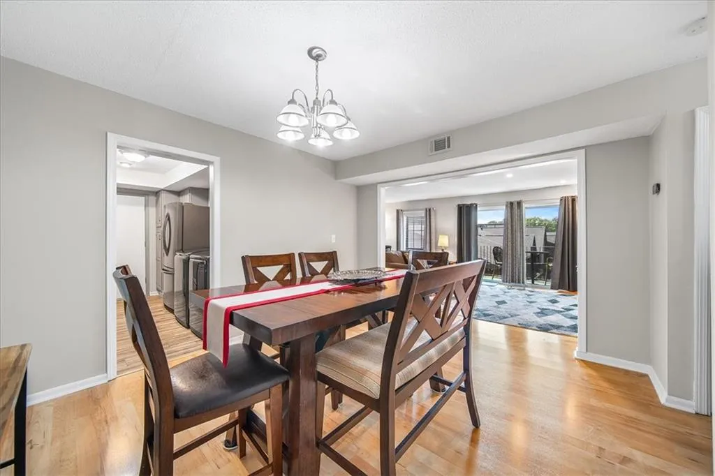 6851 Roswell Road Unit H12, Atlanta, Georgia 30328, 2 Bedrooms Bedrooms, ,2 BathroomsBathrooms,Residential,Sold,6851 Roswell Road Unit H12,7572480