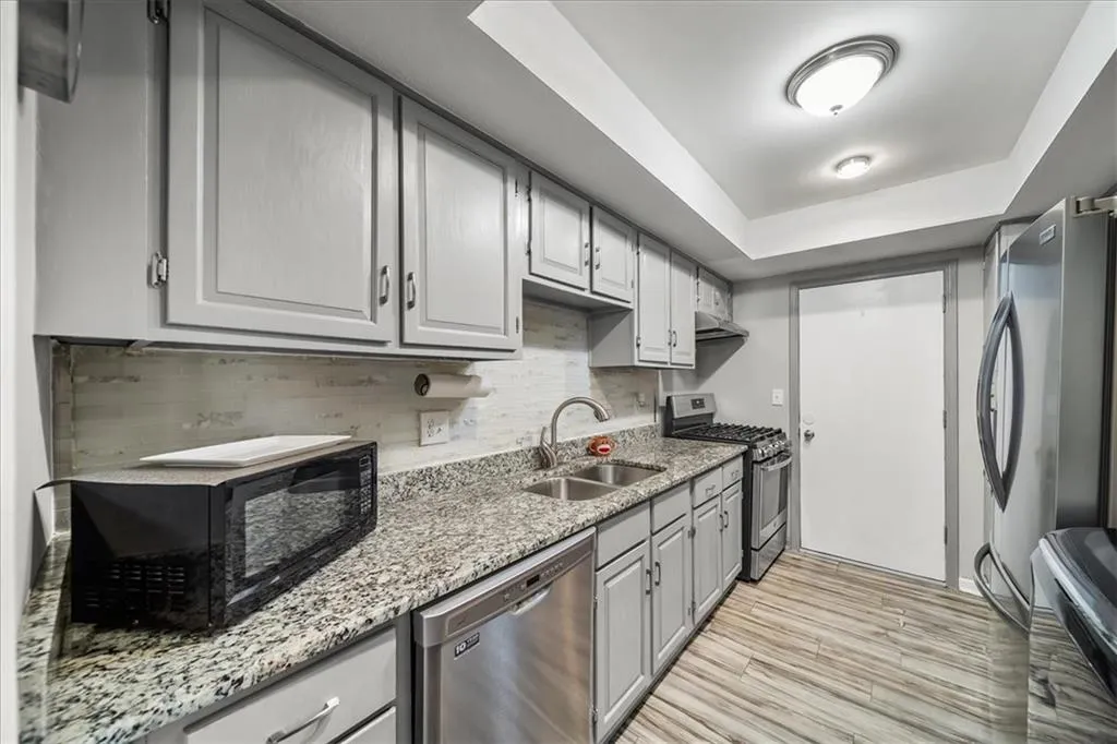 6851 Roswell Road Unit H12, Atlanta, Georgia 30328, 2 Bedrooms Bedrooms, ,2 BathroomsBathrooms,Residential,Sold,6851 Roswell Road Unit H12,7572480