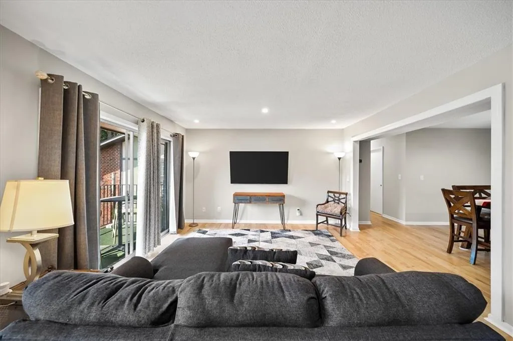 6851 Roswell Road Unit H12, Atlanta, Georgia 30328, 2 Bedrooms Bedrooms, ,2 BathroomsBathrooms,Residential,Sold,6851 Roswell Road Unit H12,7572480