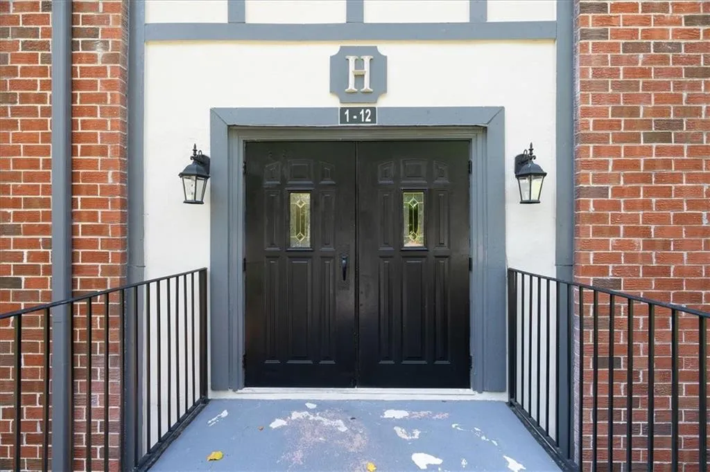 6851 Roswell Road Unit H12, Atlanta, Georgia 30328, 2 Bedrooms Bedrooms, ,2 BathroomsBathrooms,Residential,Sold,6851 Roswell Road Unit H12,7572480