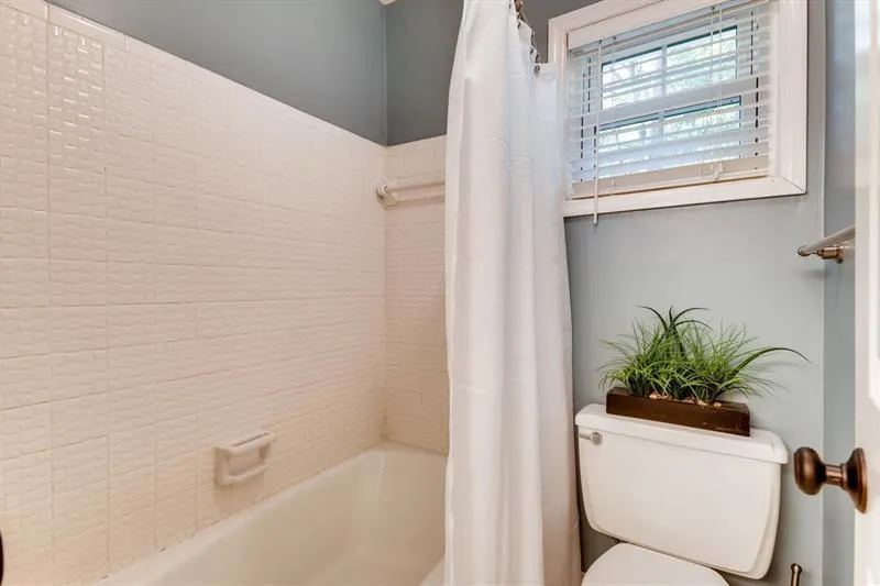 25 Michelle Circle, Atlanta, Georgia 30342, 4 Bedrooms Bedrooms, ,3 BathroomsBathrooms,Residential,Sold,25 Michelle Circle,6636058