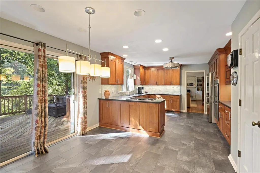 570 Old Harbor Drive, Atlanta, Georgia 30328, 4 Bedrooms Bedrooms, ,3 BathroomsBathrooms,Residential,For Sale,570 Old Harbor Drive,7643178
