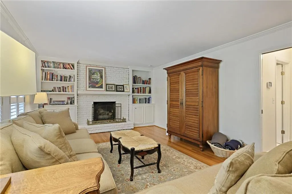 570 Old Harbor Drive, Atlanta, Georgia 30328, 4 Bedrooms Bedrooms, ,3 BathroomsBathrooms,Residential,For Sale,570 Old Harbor Drive,7643178