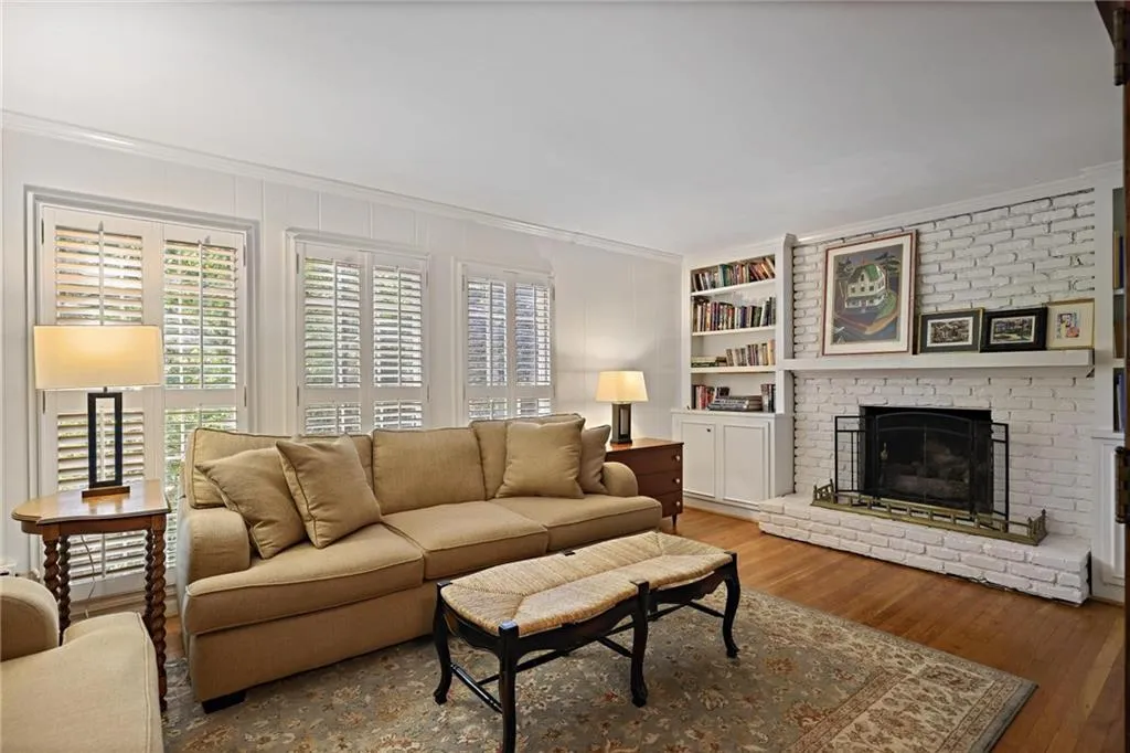 570 Old Harbor Drive, Atlanta, Georgia 30328, 4 Bedrooms Bedrooms, ,3 BathroomsBathrooms,Residential,For Sale,570 Old Harbor Drive,7643178
