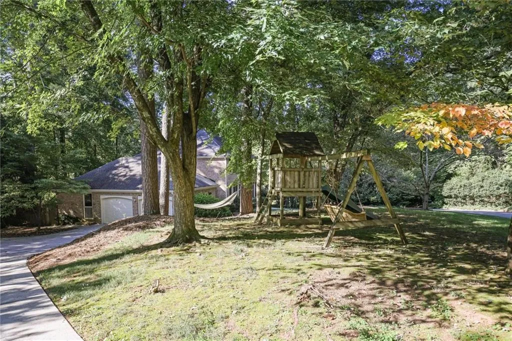 570 Old Harbor Drive, Atlanta, Georgia 30328, 4 Bedrooms Bedrooms, ,3 BathroomsBathrooms,Residential,For Sale,570 Old Harbor Drive,7643178